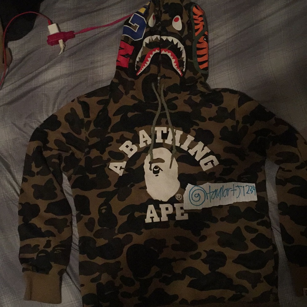 Bape hoodie size L